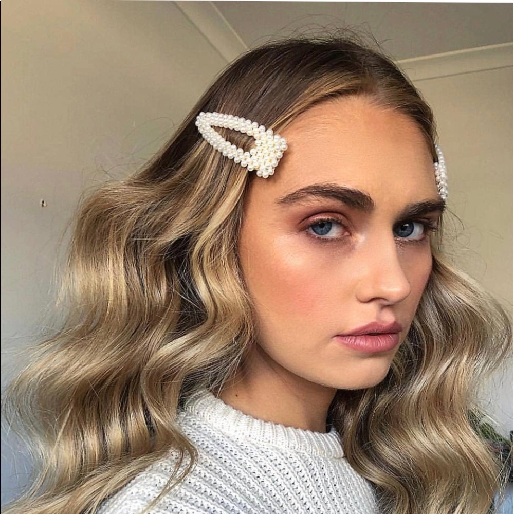 Pearl hair clips